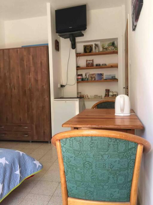 Appartement The Little Dorm And Beer à Arad Extérieur photo